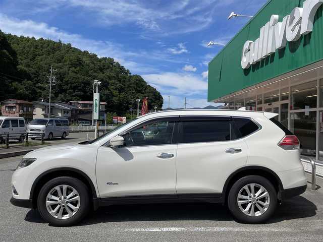 日産 エクストレイル ハイブリッド 20X エマージェンシーブレーキ 岐阜県 2015(平27)年 9.9万km ブリリアントホワイトパール ワンオーナー/4WD/純正ナビ/【CD.DVD.TV．Bluetooth．AM/FMラジオ】/アラウンドビューモニター/バックカメラ/スマートキー/クルーズコントロール/ダウンヒルアシストコントロール/ETC/ドライブレコーダー/純正アルミホイール/シートヒーター/LEDライト/オートライト/フォグライト/電格ウィンカーミラー/純正フロアマット/取扱説明書/保証書/スペアキー