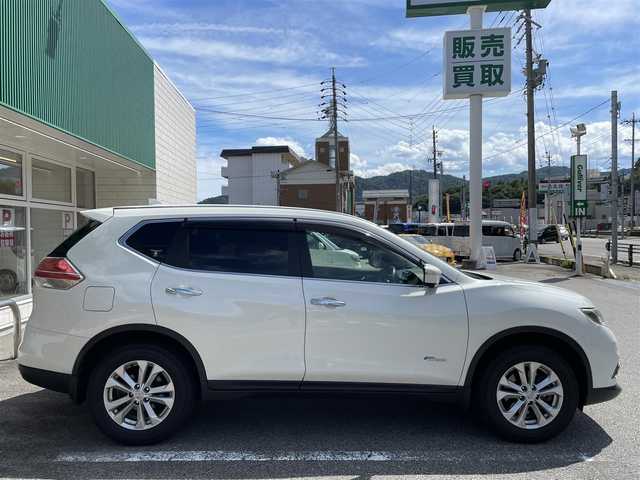 日産 エクストレイル ハイブリッド 20X エマージェンシーブレーキ 岐阜県 2015(平27)年 9.9万km ブリリアントホワイトパール ワンオーナー/4WD/純正ナビ/【CD.DVD.TV．Bluetooth．AM/FMラジオ】/アラウンドビューモニター/バックカメラ/スマートキー/クルーズコントロール/ダウンヒルアシストコントロール/ETC/ドライブレコーダー/純正アルミホイール/シートヒーター/LEDライト/オートライト/フォグライト/電格ウィンカーミラー/純正フロアマット/取扱説明書/保証書/スペアキー