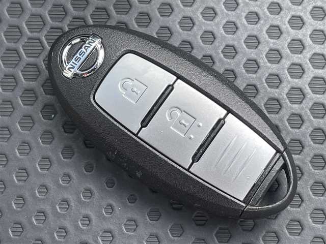 日産 エクストレイル ハイブリッド 20X エマージェンシーブレーキ 岐阜県 2015(平27)年 9.9万km ブリリアントホワイトパール ワンオーナー/4WD/純正ナビ/【CD.DVD.TV．Bluetooth．AM/FMラジオ】/アラウンドビューモニター/バックカメラ/スマートキー/クルーズコントロール/ダウンヒルアシストコントロール/ETC/ドライブレコーダー/純正アルミホイール/シートヒーター/LEDライト/オートライト/フォグライト/電格ウィンカーミラー/純正フロアマット/取扱説明書/保証書/スペアキー