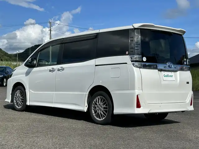 トヨタ ヴォクシー ハイブリッド ZS 煌Ⅲ 鹿児島県 2020(令2)年 4.6万km ホワイトパールクリスタルシャイン トヨタセーフティセンス/-先行車発信告知機能/-インテリジェントクリアランスソナー/-クルーズコントロール/純正SDナビ/（CD/DVD/Bluetooth/フルセグTV）/バックカメラ/両側パワースライドドア/クルーズコントロール/LEDヘッドライト/前席シートヒーター/純正16インチアルミホイール/アイドリングストップ/スマートキー/ビルトインETC2.0