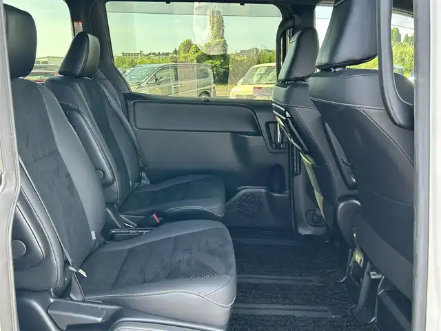トヨタ ヴォクシー ハイブリッド ZS 煌Ⅲ 鹿児島県 2020(令2)年 4.6万km ホワイトパールクリスタルシャイン トヨタセーフティセンス/-先行車発信告知機能/-インテリジェントクリアランスソナー/-クルーズコントロール/純正SDナビ/（CD/DVD/Bluetooth/フルセグTV）/バックカメラ/両側パワースライドドア/クルーズコントロール/LEDヘッドライト/前席シートヒーター/純正16インチアルミホイール/アイドリングストップ/スマートキー/ビルトインETC2.0