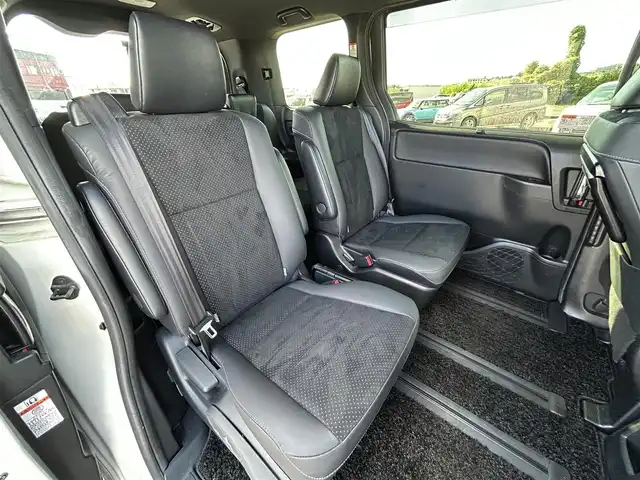 トヨタ ヴォクシー ハイブリッド ZS 煌Ⅲ 鹿児島県 2020(令2)年 4.6万km ホワイトパールクリスタルシャイン トヨタセーフティセンス/-先行車発信告知機能/-インテリジェントクリアランスソナー/-クルーズコントロール/純正SDナビ/（CD/DVD/Bluetooth/フルセグTV）/バックカメラ/両側パワースライドドア/クルーズコントロール/LEDヘッドライト/前席シートヒーター/純正16インチアルミホイール/アイドリングストップ/スマートキー/ビルトインETC2.0