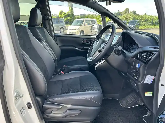 トヨタ ヴォクシー ハイブリッド ZS 煌Ⅲ 鹿児島県 2020(令2)年 4.6万km ホワイトパールクリスタルシャイン トヨタセーフティセンス/-先行車発信告知機能/-インテリジェントクリアランスソナー/-クルーズコントロール/純正SDナビ/（CD/DVD/Bluetooth/フルセグTV）/バックカメラ/両側パワースライドドア/クルーズコントロール/LEDヘッドライト/前席シートヒーター/純正16インチアルミホイール/アイドリングストップ/スマートキー/ビルトインETC2.0