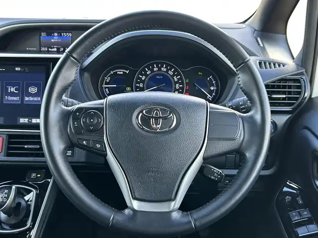 トヨタ ヴォクシー ハイブリッド ZS 煌Ⅲ 鹿児島県 2020(令2)年 4.6万km ホワイトパールクリスタルシャイン トヨタセーフティセンス/-先行車発信告知機能/-インテリジェントクリアランスソナー/-クルーズコントロール/純正SDナビ/（CD/DVD/Bluetooth/フルセグTV）/バックカメラ/両側パワースライドドア/クルーズコントロール/LEDヘッドライト/前席シートヒーター/純正16インチアルミホイール/アイドリングストップ/スマートキー/ビルトインETC2.0