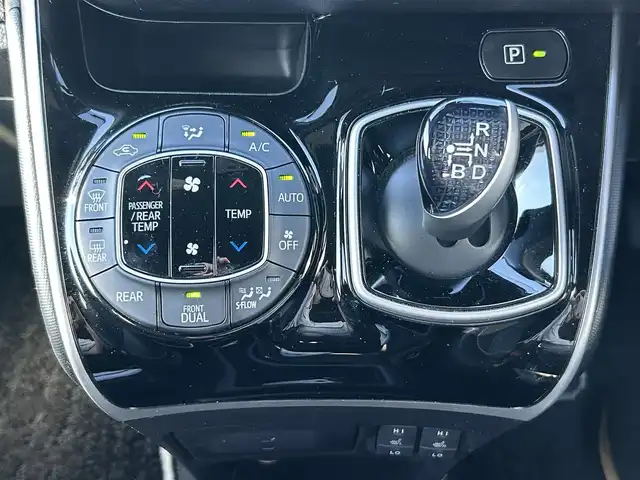 トヨタ ヴォクシー ハイブリッド ZS 煌Ⅲ 鹿児島県 2020(令2)年 4.6万km ホワイトパールクリスタルシャイン トヨタセーフティセンス/-先行車発信告知機能/-インテリジェントクリアランスソナー/-クルーズコントロール/純正SDナビ/（CD/DVD/Bluetooth/フルセグTV）/バックカメラ/両側パワースライドドア/クルーズコントロール/LEDヘッドライト/前席シートヒーター/純正16インチアルミホイール/アイドリングストップ/スマートキー/ビルトインETC2.0