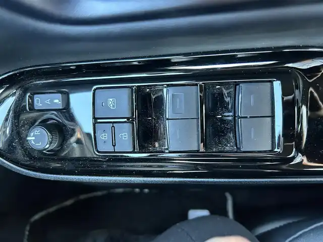 トヨタ ヴォクシー ハイブリッド ZS 煌Ⅲ 鹿児島県 2020(令2)年 4.6万km ホワイトパールクリスタルシャイン トヨタセーフティセンス/-先行車発信告知機能/-インテリジェントクリアランスソナー/-クルーズコントロール/純正SDナビ/（CD/DVD/Bluetooth/フルセグTV）/バックカメラ/両側パワースライドドア/クルーズコントロール/LEDヘッドライト/前席シートヒーター/純正16インチアルミホイール/アイドリングストップ/スマートキー/ビルトインETC2.0