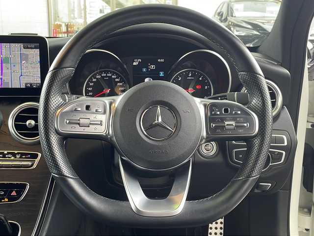 メルセデス・ベンツ Ｃ２２０ｄ 京都府 2018(平30)年 3.7万km パール ワンオーナー　/１２．３インチ純正ＳＤナビ　/Bluetooth/黒本革　/メモリーシート/前席パワーシート/前席シートヒーター/パドルシフト/ルーフレール/バックカメラ　/後方純正ドライブレコーダー/禁煙　/アクティブブレーキアシスト　/道路標識アシスト　/レーダークルコン　/レーンキープアシスト/クリアランスソナー/アテンションアシスト　/ＢＳＭ　/ＥＳＰ　/ディーゼル /3眼LEDヘッドライト/オートライト/オートマチックハイビーム/電動リアゲート/純正AW18インチ/Wエアバッグ/カーテンエアバッグ/スマートキー
