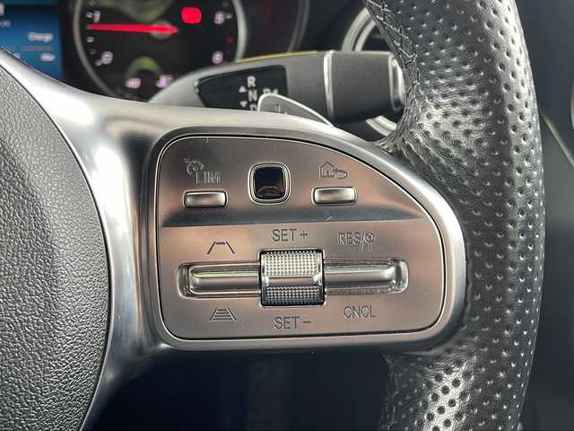 メルセデス・ベンツ Ｃ２２０ｄ 京都府 2018(平30)年 3.7万km パール ワンオーナー　/１２．３インチ純正ＳＤナビ　/Bluetooth/黒本革　/メモリーシート/前席パワーシート/前席シートヒーター/パドルシフト/ルーフレール/バックカメラ　/後方純正ドライブレコーダー/禁煙　/アクティブブレーキアシスト　/道路標識アシスト　/レーダークルコン　/レーンキープアシスト/クリアランスソナー/アテンションアシスト　/ＢＳＭ　/ＥＳＰ　/ディーゼル /3眼LEDヘッドライト/オートライト/オートマチックハイビーム/電動リアゲート/純正AW18インチ/Wエアバッグ/カーテンエアバッグ/スマートキー