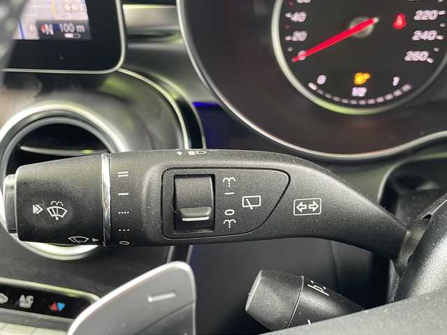 メルセデス・ベンツ Ｃ２２０ｄ 京都府 2018(平30)年 3.7万km パール ワンオーナー　/１２．３インチ純正ＳＤナビ　/Bluetooth/黒本革　/メモリーシート/前席パワーシート/前席シートヒーター/パドルシフト/ルーフレール/バックカメラ　/後方純正ドライブレコーダー/禁煙　/アクティブブレーキアシスト　/道路標識アシスト　/レーダークルコン　/レーンキープアシスト/クリアランスソナー/アテンションアシスト　/ＢＳＭ　/ＥＳＰ　/ディーゼル /3眼LEDヘッドライト/オートライト/オートマチックハイビーム/電動リアゲート/純正AW18インチ/Wエアバッグ/カーテンエアバッグ/スマートキー