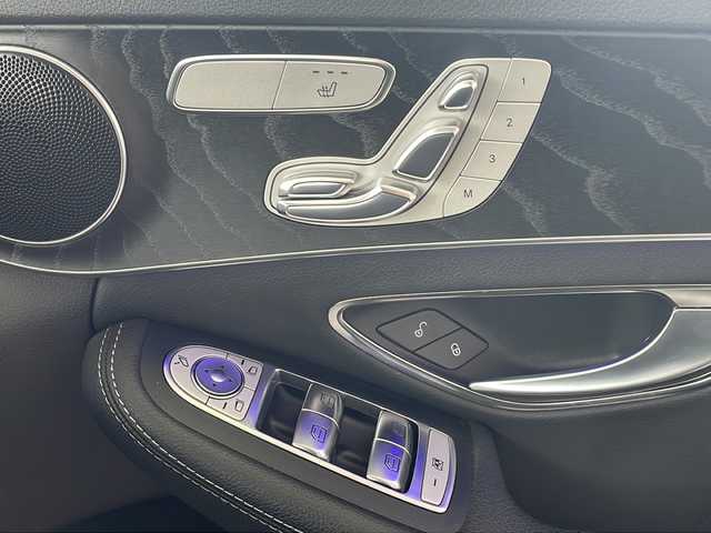 メルセデス・ベンツ Ｃ２２０ｄ 京都府 2018(平30)年 3.7万km パール ワンオーナー　/１２．３インチ純正ＳＤナビ　/Bluetooth/黒本革　/メモリーシート/前席パワーシート/前席シートヒーター/パドルシフト/ルーフレール/バックカメラ　/後方純正ドライブレコーダー/禁煙　/アクティブブレーキアシスト　/道路標識アシスト　/レーダークルコン　/レーンキープアシスト/クリアランスソナー/アテンションアシスト　/ＢＳＭ　/ＥＳＰ　/ディーゼル /3眼LEDヘッドライト/オートライト/オートマチックハイビーム/電動リアゲート/純正AW18インチ/Wエアバッグ/カーテンエアバッグ/スマートキー