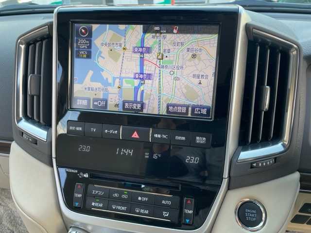 トヨタ ランドクルーザー AX 神奈川県 2018(平30)年 5万km ブラック ワンオーナー/4WD/純正SDナビ/・DTV/CD/DVD/BR/BT/全方位カメラ/クリアランスソナー/ビルトインETC2.0/前方ドライブレコーダー/トヨタセーフティセンス/・プリクラッシュセーフティ/・レーンデパーチャーアラート/・レーダークルーズコントロール/・オートマチックハイビーム/ブラインドスポットモニター/純正18インチAW/オートライト/純正LEDヘッドライト/フォグランプ/センターデフロック/プッシュEgスタート/ストップ/スマートキー×2/ドアバイザー/純正フロアマット/ターンランプ付き電動格納ドアミラー/取扱説明書/ナビ取扱説明書/新車時保証書