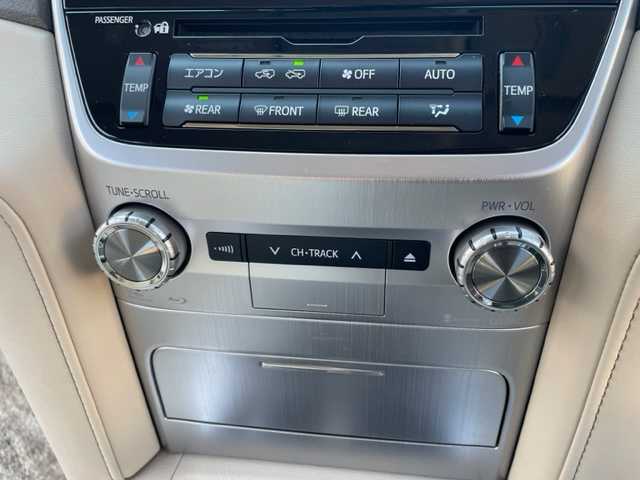 トヨタ ランドクルーザー AX 神奈川県 2018(平30)年 5万km ブラック ワンオーナー/4WD/純正SDナビ/・DTV/CD/DVD/BR/BT/全方位カメラ/クリアランスソナー/ビルトインETC2.0/前方ドライブレコーダー/トヨタセーフティセンス/・プリクラッシュセーフティ/・レーンデパーチャーアラート/・レーダークルーズコントロール/・オートマチックハイビーム/ブラインドスポットモニター/純正18インチAW/オートライト/純正LEDヘッドライト/フォグランプ/センターデフロック/プッシュEgスタート/ストップ/スマートキー×2/ドアバイザー/純正フロアマット/ターンランプ付き電動格納ドアミラー/取扱説明書/ナビ取扱説明書/新車時保証書