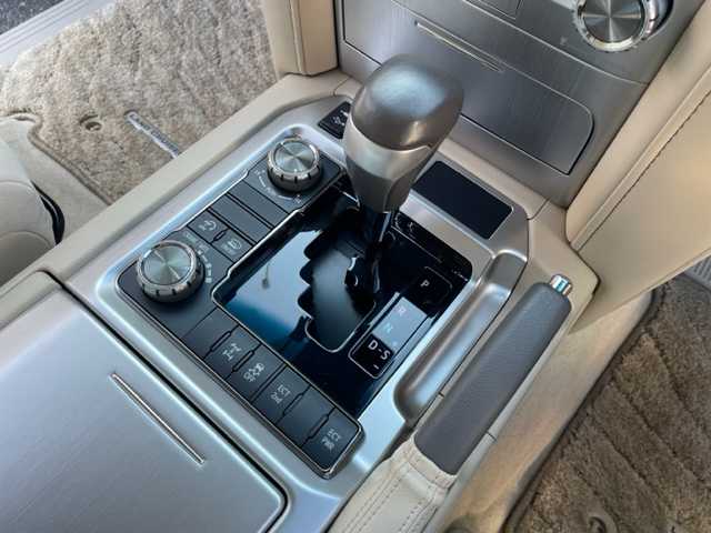 トヨタ ランドクルーザー AX 神奈川県 2018(平30)年 5万km ブラック ワンオーナー/4WD/純正SDナビ/・DTV/CD/DVD/BR/BT/全方位カメラ/クリアランスソナー/ビルトインETC2.0/前方ドライブレコーダー/トヨタセーフティセンス/・プリクラッシュセーフティ/・レーンデパーチャーアラート/・レーダークルーズコントロール/・オートマチックハイビーム/ブラインドスポットモニター/純正18インチAW/オートライト/純正LEDヘッドライト/フォグランプ/センターデフロック/プッシュEgスタート/ストップ/スマートキー×2/ドアバイザー/純正フロアマット/ターンランプ付き電動格納ドアミラー/取扱説明書/ナビ取扱説明書/新車時保証書