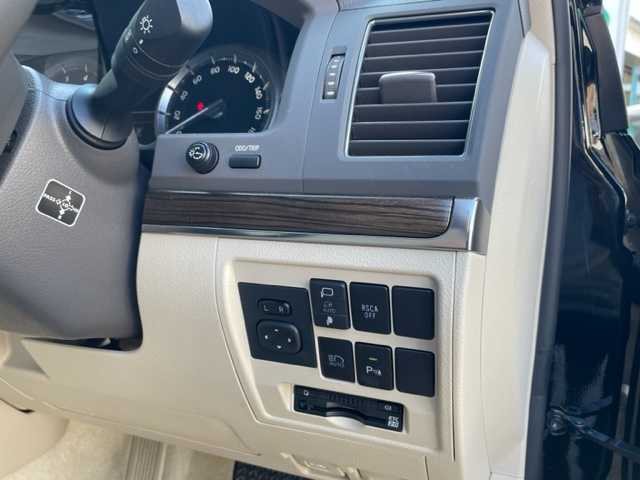 トヨタ ランドクルーザー AX 神奈川県 2018(平30)年 5万km ブラック ワンオーナー/4WD/純正SDナビ/・DTV/CD/DVD/BR/BT/全方位カメラ/クリアランスソナー/ビルトインETC2.0/前方ドライブレコーダー/トヨタセーフティセンス/・プリクラッシュセーフティ/・レーンデパーチャーアラート/・レーダークルーズコントロール/・オートマチックハイビーム/ブラインドスポットモニター/純正18インチAW/オートライト/純正LEDヘッドライト/フォグランプ/センターデフロック/プッシュEgスタート/ストップ/スマートキー×2/ドアバイザー/純正フロアマット/ターンランプ付き電動格納ドアミラー/取扱説明書/ナビ取扱説明書/新車時保証書