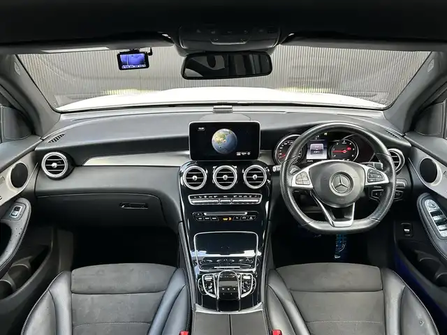 メルセデス・ベンツ ＧＬＣ２２０ d 4マチックスポーツ 香川県 2018(平30)年 5.1万km ポーラホワイト 登録時走行距離：51010km/純正ナビ/→BT/DVD/→フルセグTV/アラウンドビューモニター/バックカメラ/アダプティブクルーズコントロール/ブラインドスポットモニター/レーンキープアシスト/ヘッドアップディスプレイ/パワーシート/シートヒーター/パワーバックドア/ETC/ドライブレコーダー/革巻きステアリング/ステアリングリモコン/ハーフレザーシート/LEDヘッドライト/USB入力端子/純正フロアマット/純正19インチアルミホイール