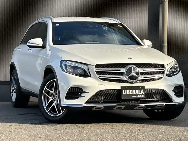 メルセデス・ベンツ ＧＬＣ２２０ d 4マチックスポーツ 香川県 2018(平30)年 5.1万km ポーラホワイト 登録時走行距離：51010km/純正ナビ/→BT/DVD/→フルセグTV/アラウンドビューモニター/バックカメラ/アダプティブクルーズコントロール/ブラインドスポットモニター/レーンキープアシスト/ヘッドアップディスプレイ/パワーシート/シートヒーター/パワーバックドア/ETC/ドライブレコーダー/革巻きステアリング/ステアリングリモコン/ハーフレザーシート/LEDヘッドライト/USB入力端子/純正フロアマット/純正19インチアルミホイール
