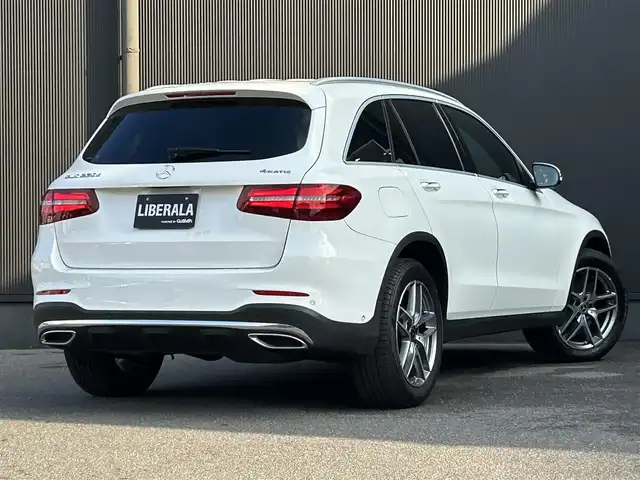 メルセデス・ベンツ ＧＬＣ２２０ d 4マチックスポーツ 香川県 2018(平30)年 5.1万km ポーラホワイト 登録時走行距離：51010km/純正ナビ/→BT/DVD/→フルセグTV/アラウンドビューモニター/バックカメラ/アダプティブクルーズコントロール/ブラインドスポットモニター/レーンキープアシスト/ヘッドアップディスプレイ/パワーシート/シートヒーター/パワーバックドア/ETC/ドライブレコーダー/革巻きステアリング/ステアリングリモコン/ハーフレザーシート/LEDヘッドライト/USB入力端子/純正フロアマット/純正19インチアルミホイール