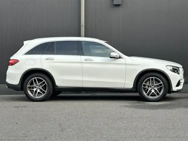 メルセデス・ベンツ ＧＬＣ２２０ d 4マチックスポーツ 香川県 2018(平30)年 5.1万km ポーラホワイト 登録時走行距離：51010km/純正ナビ/→BT/DVD/→フルセグTV/アラウンドビューモニター/バックカメラ/アダプティブクルーズコントロール/ブラインドスポットモニター/レーンキープアシスト/ヘッドアップディスプレイ/パワーシート/シートヒーター/パワーバックドア/ETC/ドライブレコーダー/革巻きステアリング/ステアリングリモコン/ハーフレザーシート/LEDヘッドライト/USB入力端子/純正フロアマット/純正19インチアルミホイール