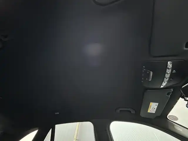 メルセデス・ベンツ ＧＬＣ２２０ d 4マチックスポーツ 香川県 2018(平30)年 5.1万km ポーラホワイト 登録時走行距離：51010km/純正ナビ/→BT/DVD/→フルセグTV/アラウンドビューモニター/バックカメラ/アダプティブクルーズコントロール/ブラインドスポットモニター/レーンキープアシスト/ヘッドアップディスプレイ/パワーシート/シートヒーター/パワーバックドア/ETC/ドライブレコーダー/革巻きステアリング/ステアリングリモコン/ハーフレザーシート/LEDヘッドライト/USB入力端子/純正フロアマット/純正19インチアルミホイール