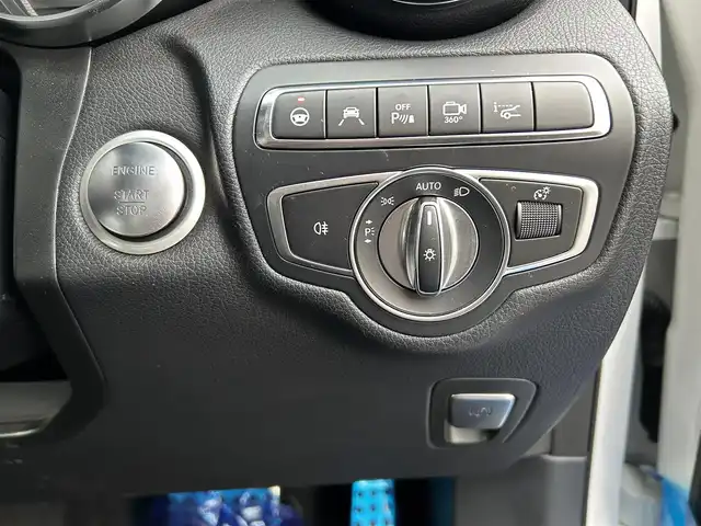 メルセデス・ベンツ ＧＬＣ２２０ d 4マチックスポーツ 香川県 2018(平30)年 5.1万km ポーラホワイト 登録時走行距離：51010km/純正ナビ/→BT/DVD/→フルセグTV/アラウンドビューモニター/バックカメラ/アダプティブクルーズコントロール/ブラインドスポットモニター/レーンキープアシスト/ヘッドアップディスプレイ/パワーシート/シートヒーター/パワーバックドア/ETC/ドライブレコーダー/革巻きステアリング/ステアリングリモコン/ハーフレザーシート/LEDヘッドライト/USB入力端子/純正フロアマット/純正19インチアルミホイール