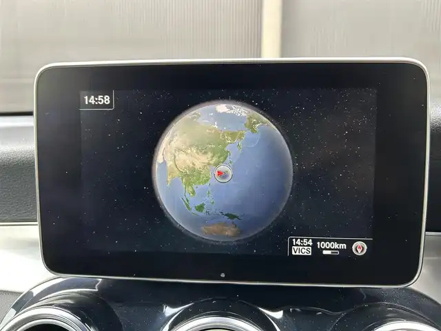 メルセデス・ベンツ ＧＬＣ２２０ d 4マチックスポーツ 香川県 2018(平30)年 5.1万km ポーラホワイト 登録時走行距離：51010km/純正ナビ/→BT/DVD/→フルセグTV/アラウンドビューモニター/バックカメラ/アダプティブクルーズコントロール/ブラインドスポットモニター/レーンキープアシスト/ヘッドアップディスプレイ/パワーシート/シートヒーター/パワーバックドア/ETC/ドライブレコーダー/革巻きステアリング/ステアリングリモコン/ハーフレザーシート/LEDヘッドライト/USB入力端子/純正フロアマット/純正19インチアルミホイール