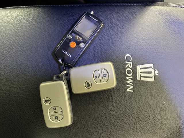 トヨタ クラウン アスリート i－Four ナビパッケージ 道央・札幌 2009(平21)年 5.9万km ブラック ・4WD/寒冷地仕様/・ムーンルーフ/・社外フルエアロ/・純正マルチ　メーカーHDDナビ/・CD/DVD/MSV/フルセグTV/・バックカメラ/・クルーズコントロール/・LEDオートライト/・フロント/リヤフォグランプ/・黒レザーシート/パワーシート/・TEIN車高調/・スマートキー/スペアキー/・純正エンジンスターター/・ETC/・積込夏タイヤ純正18インチAWセット