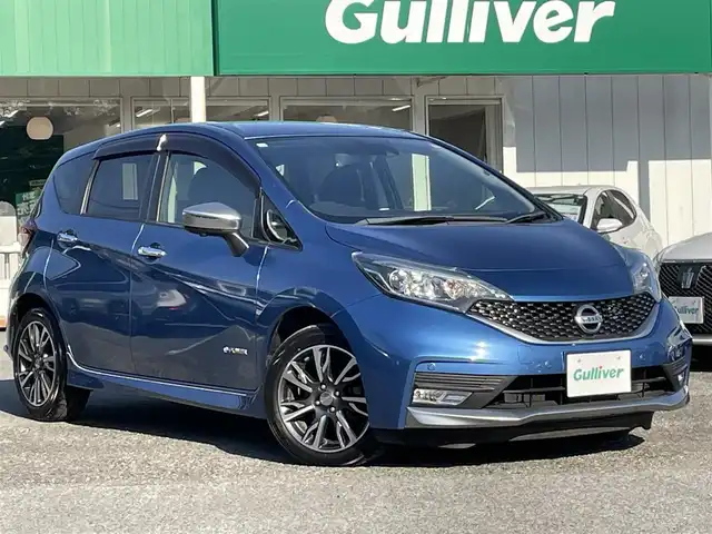 日産 ノート e－パワー X モード・プレミア 千葉県 2017(平29)年 7.4万km シャイニングブルー エマージェンシーブレーキ/アラウンドビューカメラ/インテリジェントルームミラー/社外SDナビ【AVIC-CW900】/・CD/DVD/MSV/Bluetooth/フルセグ/社外ドライブレコーダー【ND-DVR1】/純正LEDヘッドライト/純正オーテック16インチアルミホイール/前後コーナーセンサー/インテリジェントキー/ETC/オートライト/本革巻きステアリング/ドアバイザー/純正フロアマット