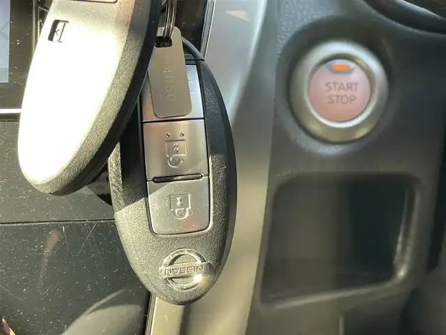 日産 ノート e－パワー X モード・プレミア 千葉県 2017(平29)年 7.4万km シャイニングブルー エマージェンシーブレーキ/アラウンドビューカメラ/インテリジェントルームミラー/社外SDナビ【AVIC-CW900】/・CD/DVD/MSV/Bluetooth/フルセグ/社外ドライブレコーダー【ND-DVR1】/純正LEDヘッドライト/純正オーテック16インチアルミホイール/前後コーナーセンサー/インテリジェントキー/ETC/オートライト/本革巻きステアリング/ドアバイザー/純正フロアマット
