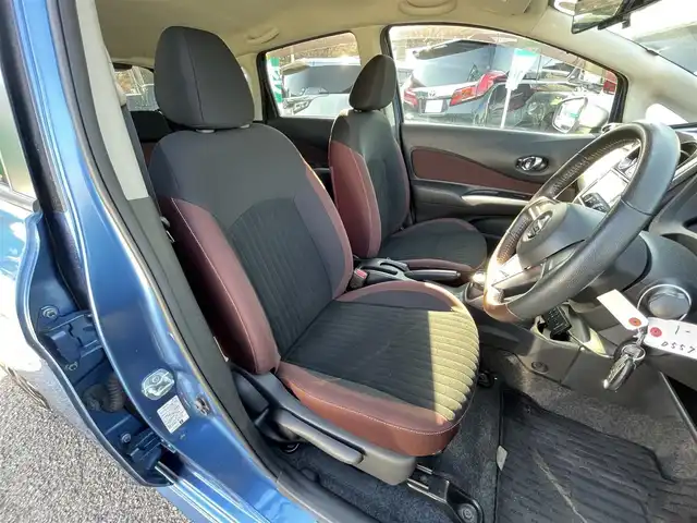 日産 ノート e－パワー X モード・プレミア 千葉県 2017(平29)年 7.4万km シャイニングブルー エマージェンシーブレーキ/アラウンドビューカメラ/インテリジェントルームミラー/社外SDナビ【AVIC-CW900】/・CD/DVD/MSV/Bluetooth/フルセグ/社外ドライブレコーダー【ND-DVR1】/純正LEDヘッドライト/純正オーテック16インチアルミホイール/前後コーナーセンサー/インテリジェントキー/ETC/オートライト/本革巻きステアリング/ドアバイザー/純正フロアマット