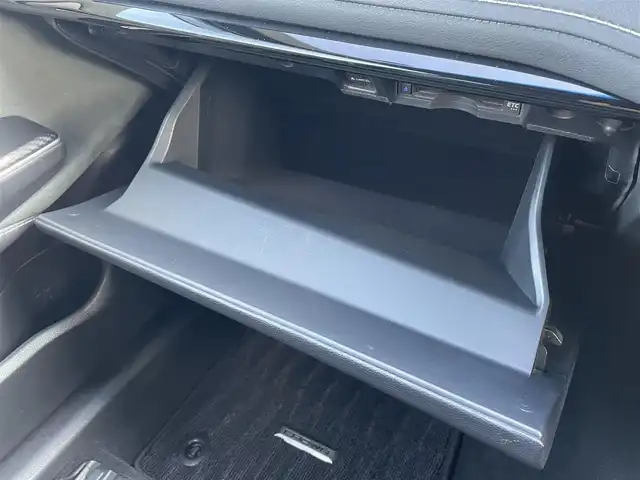 トヨタ クラウン ハイブリッド RS アドバンス Four 道央・札幌 2019(令1)年 3.6万km プレシャスブラックパール ・4WD/・プリクラッシュセーフティ/・純正メモリナビ/CD&DVD&BT&USB&microSD&フルセグTV/・バックカメラ/・前後ドライブレコーダー/・前後コーナーセンサー/・前後クリアランスソナー/・リヤクロストラフィックアラート/・パーキングサポートブレーキ/・先行車発進告知/・前席両側パワーシート/・ハーフレザーシート/・前席両側シートヒーター/・メモリシート/・ステアリングヒーター/・レーダークルーズコントロール/・パドルシフト/・ハンズフリー/・ステアリングスイッチ/・ABS/・トラクションコントロール/・レーンキープアシスト/・盗難防止装置/・オートライト/・LEDヘッドライト/・フォグランプ/・ブラインドスポットモニター/・オートリトラミラー/・純正フロアマット/・純正18インチAW