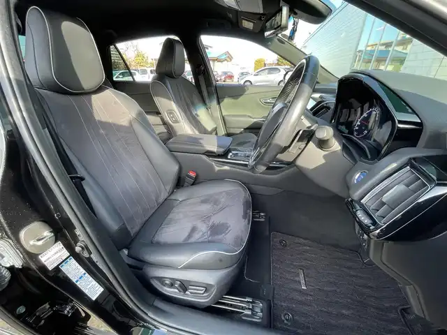 トヨタ クラウン ハイブリッド RS アドバンス Four 道央・札幌 2019(令1)年 3.6万km プレシャスブラックパール ・4WD/・プリクラッシュセーフティ/・純正メモリナビ/CD&DVD&BT&USB&microSD&フルセグTV/・バックカメラ/・前後ドライブレコーダー/・前後コーナーセンサー/・前後クリアランスソナー/・リヤクロストラフィックアラート/・パーキングサポートブレーキ/・先行車発進告知/・前席両側パワーシート/・ハーフレザーシート/・前席両側シートヒーター/・メモリシート/・ステアリングヒーター/・レーダークルーズコントロール/・パドルシフト/・ハンズフリー/・ステアリングスイッチ/・ABS/・トラクションコントロール/・レーンキープアシスト/・盗難防止装置/・オートライト/・LEDヘッドライト/・フォグランプ/・ブラインドスポットモニター/・オートリトラミラー/・純正フロアマット/・純正18インチAW