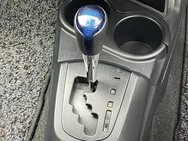 トヨタ アクア S 滋賀県 2015(平27)年 6.5万km チェリーパールクリスタルシャイン 純正9型ナビ/（BT/CD/DVD/フルセグ）/バックカメラ/前方ドライブレコーダー/ビルトインETC/モデリスタアルミホイール/衝突被害軽減ブレーキ/レーンキープアシスト/オートハイビーム/オートエアコン/オートライト/LEDヘッドライト