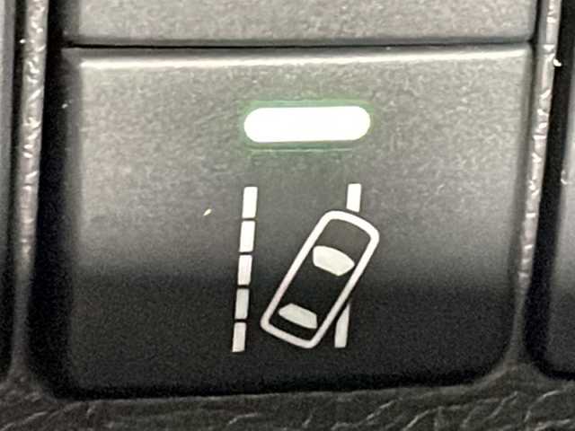 ホンダ シャトル ハイブリッド ホンダセンシング 広島県 2018(平30)年 2.1万km ルナシルバーM 社外ナビ　/バックカメラ　/衝突軽減ブレーキ　/レーンキープアシスト　/スマートキー　/Bluetooth　/踏み間違い防止　/横滑り防止　/オートエアコン　/DVD　/ヘッドライトレベライザー　/電動格納ミラー　/ETC/純正１５インチホイールキャップ(185/60/R15)/エアバック（運転席/助手席）