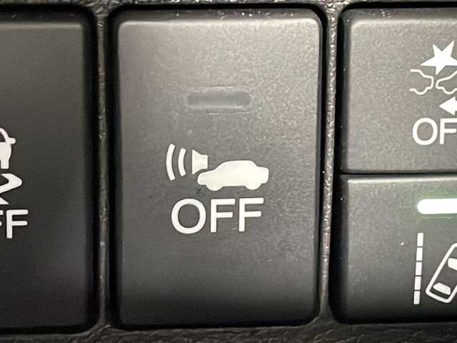 ホンダ シャトル ハイブリッド ホンダセンシング 広島県 2018(平30)年 2.1万km ルナシルバーM 社外ナビ　/バックカメラ　/衝突軽減ブレーキ　/レーンキープアシスト　/スマートキー　/Bluetooth　/踏み間違い防止　/横滑り防止　/オートエアコン　/DVD　/ヘッドライトレベライザー　/電動格納ミラー　/ETC/純正１５インチホイールキャップ(185/60/R15)/エアバック（運転席/助手席）