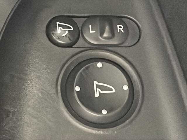 ホンダ シャトル ハイブリッド ホンダセンシング 広島県 2018(平30)年 2.1万km ルナシルバーM 社外ナビ　/バックカメラ　/衝突軽減ブレーキ　/レーンキープアシスト　/スマートキー　/Bluetooth　/踏み間違い防止　/横滑り防止　/オートエアコン　/DVD　/ヘッドライトレベライザー　/電動格納ミラー　/ETC/純正１５インチホイールキャップ(185/60/R15)/エアバック（運転席/助手席）