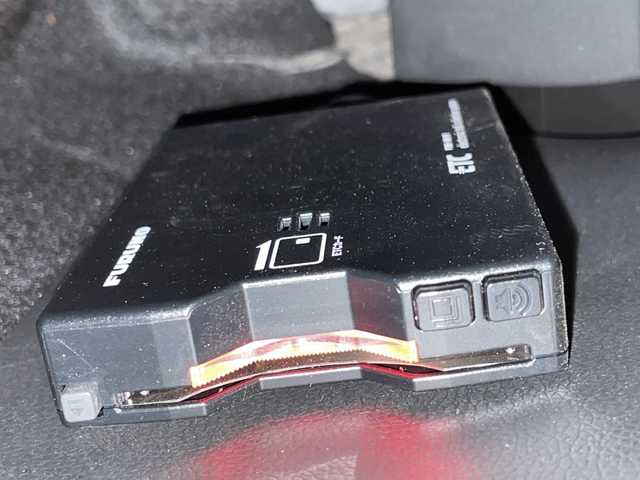 ホンダ シャトル ハイブリッド ホンダセンシング 広島県 2018(平30)年 2.1万km ルナシルバーM 社外ナビ　/バックカメラ　/衝突軽減ブレーキ　/レーンキープアシスト　/スマートキー　/Bluetooth　/踏み間違い防止　/横滑り防止　/オートエアコン　/DVD　/ヘッドライトレベライザー　/電動格納ミラー　/ETC/純正１５インチホイールキャップ(185/60/R15)/エアバック（運転席/助手席）