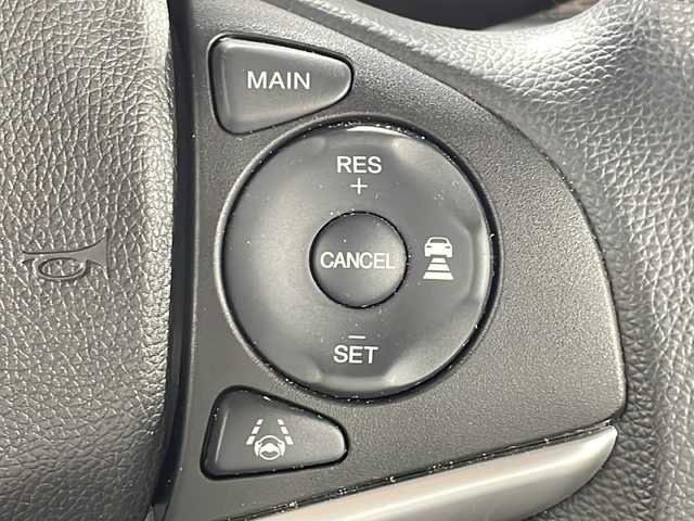 ホンダ シャトル ハイブリッド ホンダセンシング 広島県 2018(平30)年 2.1万km ルナシルバーM 社外ナビ　/バックカメラ　/衝突軽減ブレーキ　/レーンキープアシスト　/スマートキー　/Bluetooth　/踏み間違い防止　/横滑り防止　/オートエアコン　/DVD　/ヘッドライトレベライザー　/電動格納ミラー　/ETC/純正１５インチホイールキャップ(185/60/R15)/エアバック（運転席/助手席）