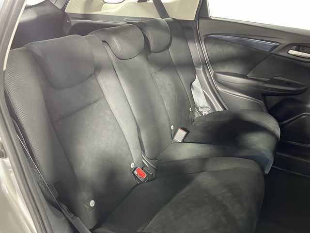 ホンダ シャトル ハイブリッド ホンダセンシング 広島県 2018(平30)年 2.1万km ルナシルバーM 社外ナビ　/バックカメラ　/衝突軽減ブレーキ　/レーンキープアシスト　/スマートキー　/Bluetooth　/踏み間違い防止　/横滑り防止　/オートエアコン　/DVD　/ヘッドライトレベライザー　/電動格納ミラー　/ETC/純正１５インチホイールキャップ(185/60/R15)/エアバック（運転席/助手席）