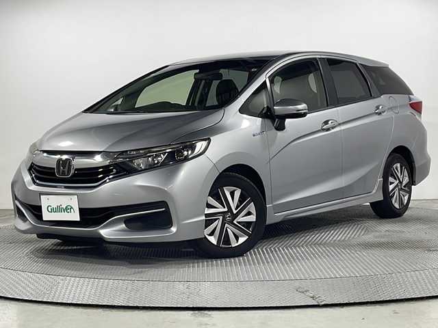 ホンダ シャトル ハイブリッド ホンダセンシング 広島県 2018(平30)年 2.1万km ルナシルバーM 社外ナビ　/バックカメラ　/衝突軽減ブレーキ　/レーンキープアシスト　/スマートキー　/Bluetooth　/踏み間違い防止　/横滑り防止　/オートエアコン　/DVD　/ヘッドライトレベライザー　/電動格納ミラー　/ETC/純正１５インチホイールキャップ(185/60/R15)/エアバック（運転席/助手席）