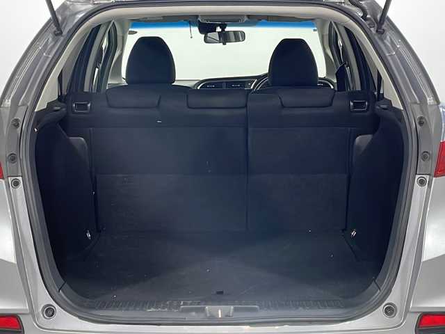 ホンダ シャトル ハイブリッド ホンダセンシング 広島県 2018(平30)年 2.1万km ルナシルバーM 社外ナビ　/バックカメラ　/衝突軽減ブレーキ　/レーンキープアシスト　/スマートキー　/Bluetooth　/踏み間違い防止　/横滑り防止　/オートエアコン　/DVD　/ヘッドライトレベライザー　/電動格納ミラー　/ETC/純正１５インチホイールキャップ(185/60/R15)/エアバック（運転席/助手席）