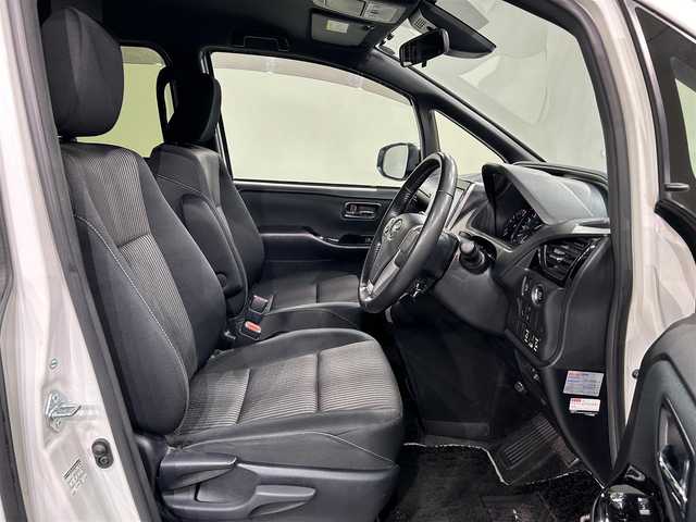 トヨタ ヴォクシー ZS 煌 愛知県 2018(平30)年 5.9万km ホワイトパールクリスタルシャイン 純正９インチナビ　/Bluetooth/CD/DVD/フリップダウンモニター　/両側パワースライドドア　/ビルトインＥＴＣ/オートクルーズコントロール　/ダブルエアコン　/MTモード付AT/衝突被害軽減システム　/レーンキープアシスト　/横滑り防止システム/アイドリングストップ/オートLEDヘッドライト/オートマチックハイビーム/純正フロアマット