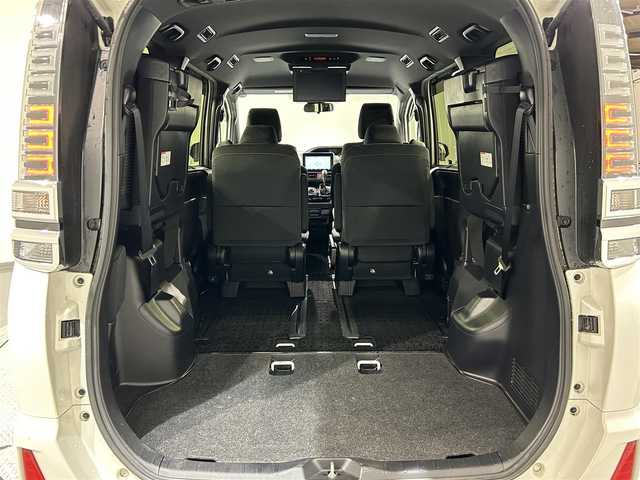 トヨタ ヴォクシー ZS 煌 愛知県 2018(平30)年 5.9万km ホワイトパールクリスタルシャイン 純正９インチナビ　/Bluetooth/CD/DVD/フリップダウンモニター　/両側パワースライドドア　/ビルトインＥＴＣ/オートクルーズコントロール　/ダブルエアコン　/MTモード付AT/衝突被害軽減システム　/レーンキープアシスト　/横滑り防止システム/アイドリングストップ/オートLEDヘッドライト/オートマチックハイビーム/純正フロアマット