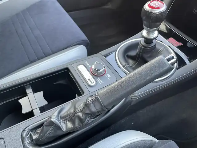 スバル ＷＲＸ ＳＴＩ EJ20 Final edition full package 栃木県 2020(令2)年 4.9万km クリスタルホワイトP 555台限定車/ワンオーナー /禁煙車/純正BBS製7本Y字スポークゴールド塗装アルミホイール/STiフロント/サイドアンダースポイラー/brembo製18インチブレーキ(フロント対向6ポッド/リア対向2ポッド)/「STi」ロゴ入シルバー塗装キャリパー/ブラックドアミラー(LED式ウインカー付)/「STi」エンブレム付ブラックサイドガーニッシュ//サイドシルスポイラー/大型ウイングタイプリアスポイラー/LEDヘッドランプ/・オートライト/ハイビームアシスト/OPフルパッケージ/・リアビークルディテクション/・フロント/サイドビューモニター/・ハイビームアシスト/・ウェルカムライティング/・RECARO製フロントシート/A2Mプロテクトカーセキュリティあり/純正8インチメモリナビ ・フルセグTV/・DVD/BD再生可/・Bluetooth/バックカメラ/前席パワーシート/シートヒーター/ハーフレザーシート/ETC2.0/純正ドラレコ/プッシュエンジンスタート/スマートキー×2/新車時保証書/取扱説明書