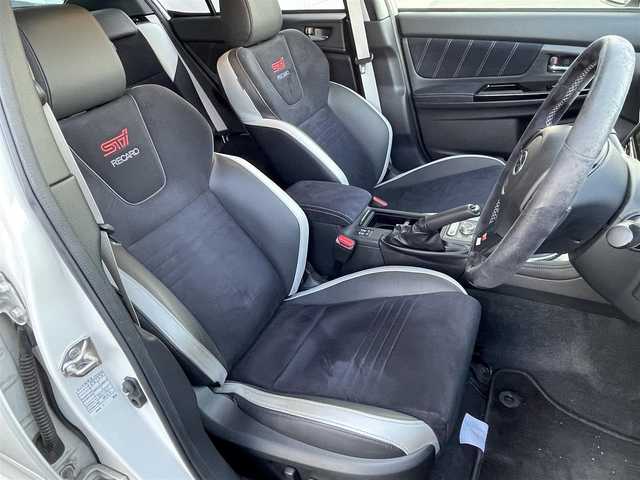 スバル ＷＲＸ ＳＴＩ EJ20 Final edition full package 栃木県 2020(令2)年 4.9万km クリスタルホワイトP 555台限定車/ワンオーナー /禁煙車/純正BBS製7本Y字スポークゴールド塗装アルミホイール/STiフロント/サイドアンダースポイラー/brembo製18インチブレーキ(フロント対向6ポッド/リア対向2ポッド)/「STi」ロゴ入シルバー塗装キャリパー/ブラックドアミラー(LED式ウインカー付)/「STi」エンブレム付ブラックサイドガーニッシュ//サイドシルスポイラー/大型ウイングタイプリアスポイラー/LEDヘッドランプ/・オートライト/ハイビームアシスト/OPフルパッケージ/・リアビークルディテクション/・フロント/サイドビューモニター/・ハイビームアシスト/・ウェルカムライティング/・RECARO製フロントシート/A2Mプロテクトカーセキュリティあり/純正8インチメモリナビ ・フルセグTV/・DVD/BD再生可/・Bluetooth/バックカメラ/前席パワーシート/シートヒーター/ハーフレザーシート/ETC2.0/純正ドラレコ/プッシュエンジンスタート/スマートキー×2/新車時保証書/取扱説明書