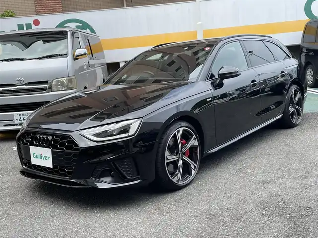 アウディ アウディ Ａ４ ブラックスタイルプラス 静岡県 2022(令4)年 0.5万km 黒 登録時走行4133KM/ワンオーナー/純正ナビ/BT/USB/アルパインフルセグチューナー/全方位カメラ/ハーフレザーシート/全席シートヒーター /前席パワーシート/運転席シートメモリー/パワーバックドア/純正前後ドライブレコーダー/ビルトインETC2.0/衝突軽減ブレーキ/レーンキープアシスト/レーダークルーズコントロール/ブラインドスポットモニター/クリアランスソナー/LEDヘッドライト/純正19インチAW/スマートキー×2/保証書/取扱説明書