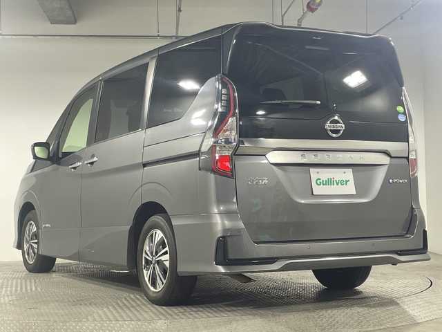 日産 セレナ e－パワー ハイウェイスター V 神奈川県 2020(令2)年 7万km ダークメタルグレー 純正10型SDナビゲーション【MM519D-L】/純正後席モニター/フルセグ　CD DVD　HDMI　AM FM /セーフティパックA/インテリジェントアラウンドビューモニター/ふらつき警報/ヒーター付きドアミラー/ハンズフリー両側電動スライドドア【サンシェード】/全方位運転支援システム/インテリジェントエマージェンシーブレーキ/標識検知機能/踏み間違い防止アシスト/車線逸脱警報システム/車線逸脱警報/後側方衝突防止支援システム/後側方車両検知警報/後退時車両検知警報/クルーズコントロール/オートハイビーム/ドライブモード/前後ソナー/社外前ドライブレコーダー/ビルトインETC/プッシュスタート/インテリジェントキー/アダブティブLEDヘッドランプ/LEDフロントフォグランプ/オートライト/純正サイドスポイラー　リアスポイラー/純正15インチアルミホイール/取説　保証書/スペアキー　