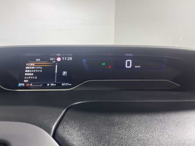 日産 セレナ e－パワー ハイウェイスター V 神奈川県 2020(令2)年 7万km ダークメタルグレー 純正10型SDナビゲーション【MM519D-L】/純正後席モニター/フルセグ　CD DVD　HDMI　AM FM /セーフティパックA/インテリジェントアラウンドビューモニター/ふらつき警報/ヒーター付きドアミラー/ハンズフリー両側電動スライドドア【サンシェード】/全方位運転支援システム/インテリジェントエマージェンシーブレーキ/標識検知機能/踏み間違い防止アシスト/車線逸脱警報システム/車線逸脱警報/後側方衝突防止支援システム/後側方車両検知警報/後退時車両検知警報/クルーズコントロール/オートハイビーム/ドライブモード/前後ソナー/社外前ドライブレコーダー/ビルトインETC/プッシュスタート/インテリジェントキー/アダブティブLEDヘッドランプ/LEDフロントフォグランプ/オートライト/純正サイドスポイラー　リアスポイラー/純正15インチアルミホイール/取説　保証書/スペアキー　