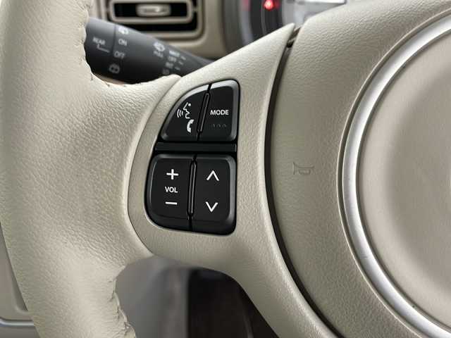 スズキ ラパン X 長野県 2017(平29)年 3.8万km ピュアホワイトP 4WD/純正メモリナビ/Bluetooth/CD/フルセグTV/全方位カメラ/衝突被害軽減システム/横滑り防止装置/盗難防止装置/シートヒーター（運転席、助手席）/社外14インチAW装着/純正AW付き夏タイヤ4本積込/純正フロアマット/ドアバイザー/LEDヘッドライト/ステアリングスイッチ/スマートキー/スペアキー1本/電動格納ミラー/プッシュスタート