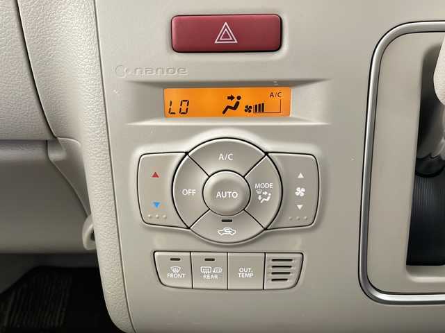 スズキ ラパン X 長野県 2017(平29)年 3.8万km ピュアホワイトP 4WD/純正メモリナビ/Bluetooth/CD/フルセグTV/全方位カメラ/衝突被害軽減システム/横滑り防止装置/盗難防止装置/シートヒーター（運転席、助手席）/社外14インチAW装着/純正AW付き夏タイヤ4本積込/純正フロアマット/ドアバイザー/LEDヘッドライト/ステアリングスイッチ/スマートキー/スペアキー1本/電動格納ミラー/プッシュスタート