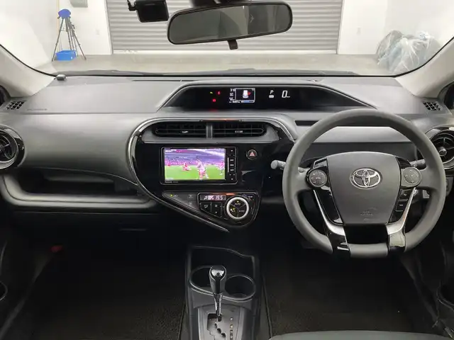 トヨタ アクア S スタイルブラック 三重県 2018(平30)年 5.7万km ブラックマイカ 禁煙車/社外ナビ/CD/DVD/BT/MSV/フルセグTV/ドライブレコーダー/クリアランスソナー/ステアリングリモコン/ETC/スタッドレスタイヤ積込（ホイール付き）/LEDライト/プリクラッシュセーフティ/オートハイビーム/スマートキー